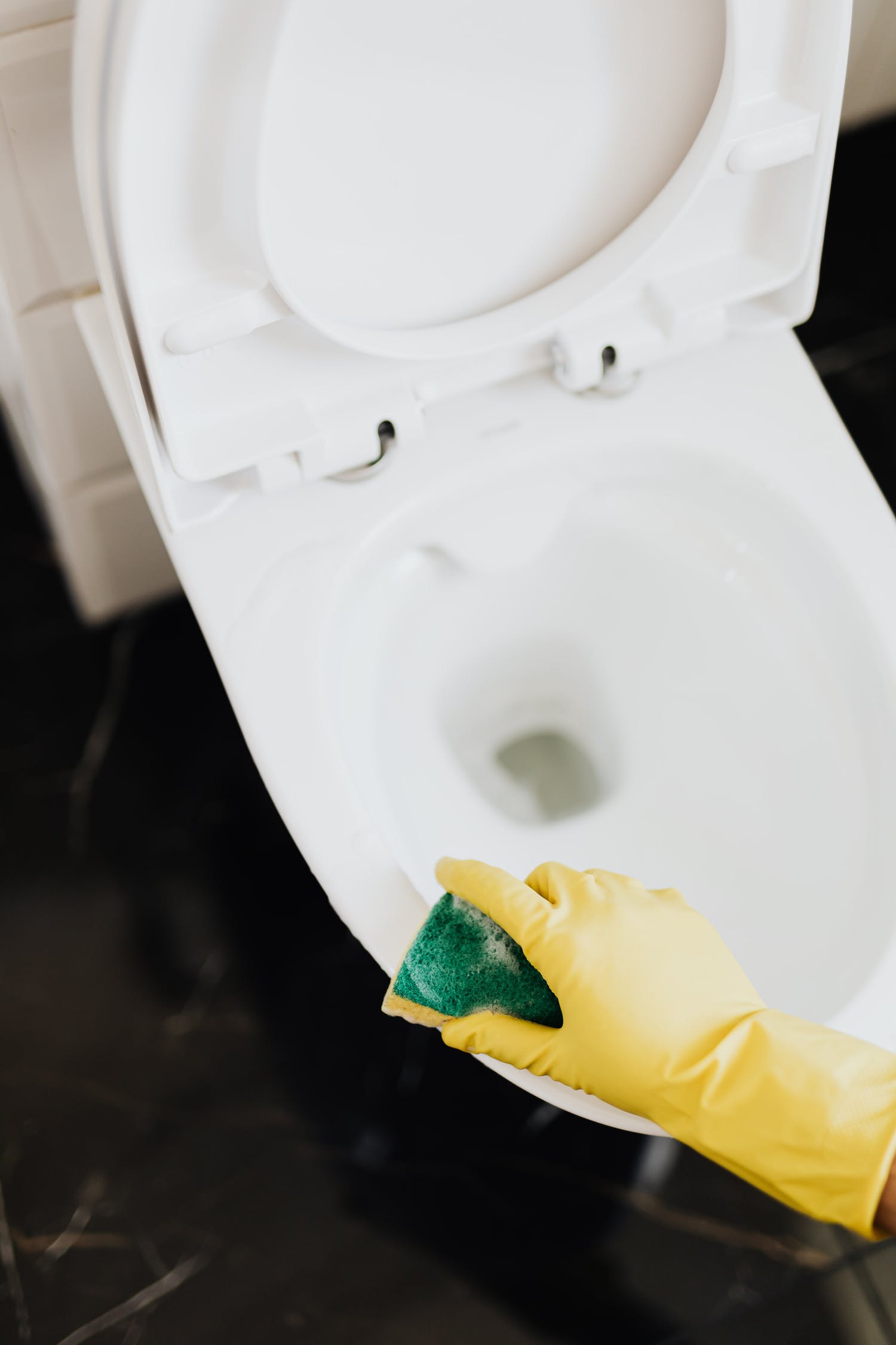 Comment nettoyer efficacement les joints d’une salle de bain ?