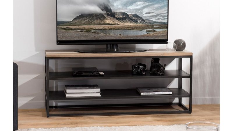 Metal et bois : une combinaison parfaite pour un meuble TV industriel.