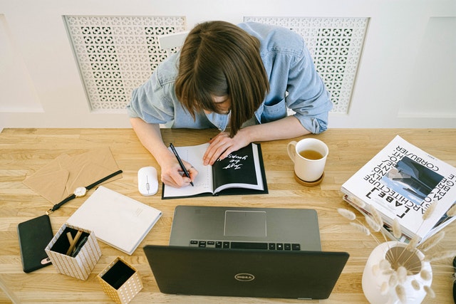 Créer son bureau ergonomique a partir d’un pied de bureau réglable en hauteur