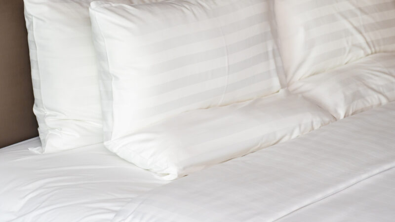 Créer une chambre chic grâce au linge de lit en satin de coton : astuces et inspirations