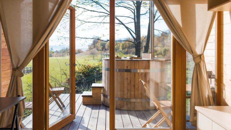 Fenêtres en bois sur mesure : inspirations pour tous les styles