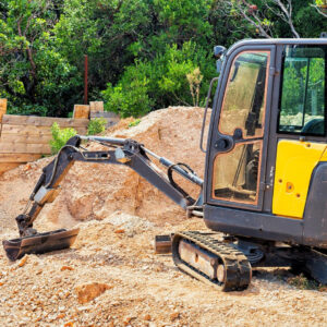 Mini-pelle : un engin de chantier incontournable pour le terrassement et l’aménagement