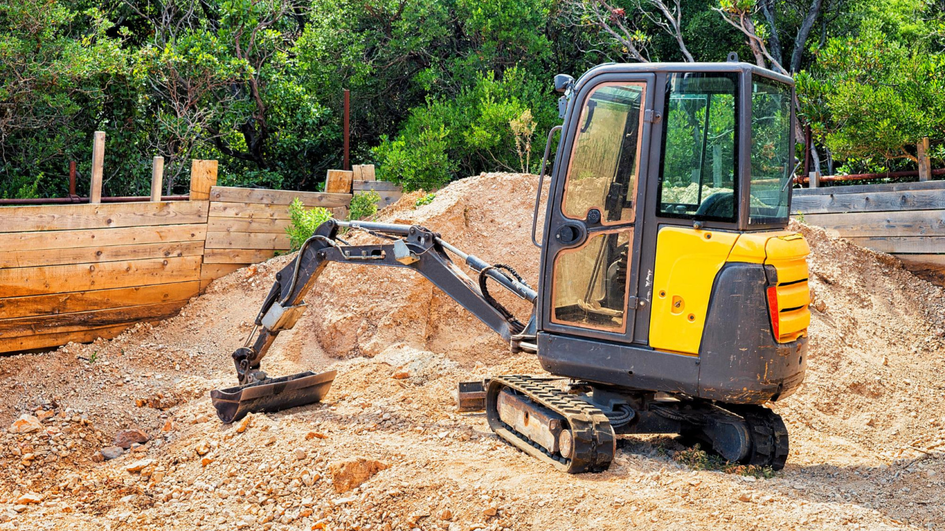 Mini-pelle : un engin de chantier incontournable pour le terrassement et l’aménagement